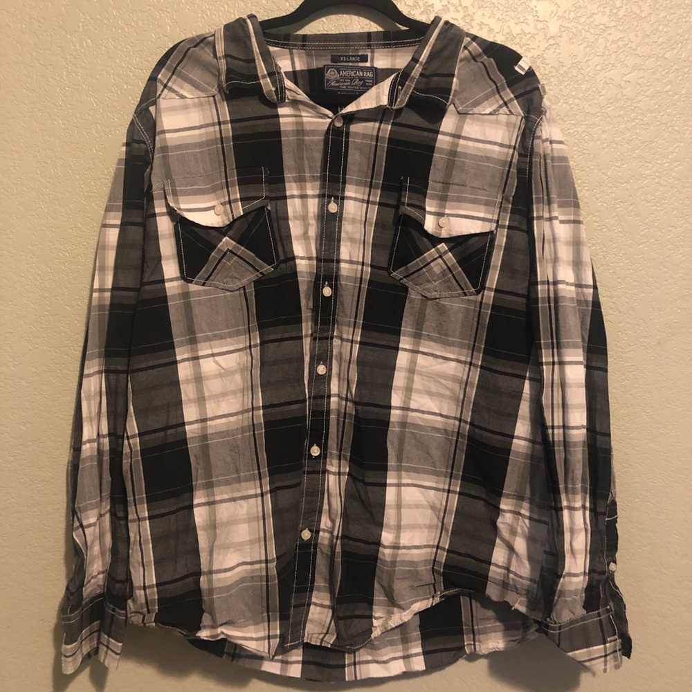 Black ⚫️ & White ⚪️ Light Weight Plaid Shirt